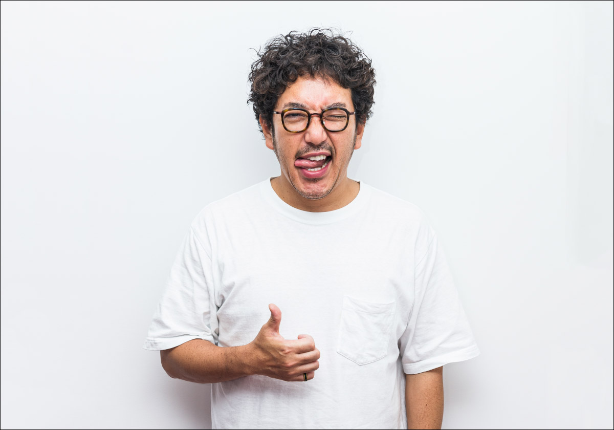 木村魚拓の舌を出すポーズの意味は何 なぜ現在も人気なのか理由は 鬼アツ